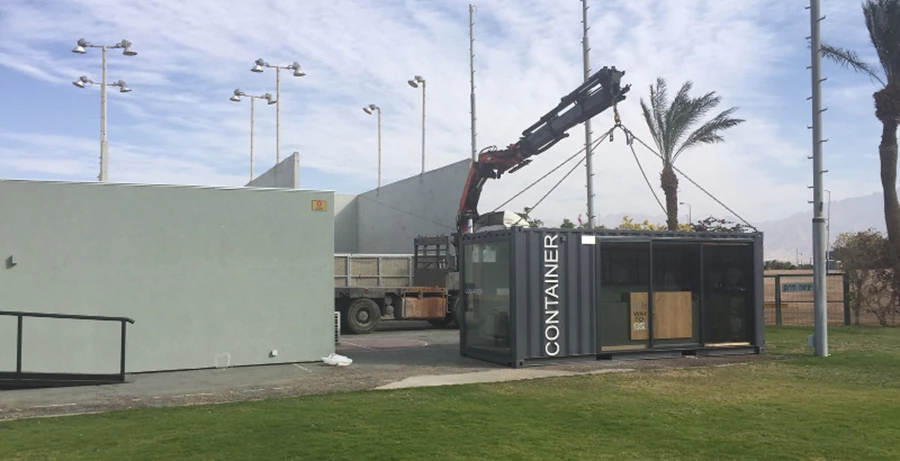 התכנון והביצוע נעשו כך שתהיינה האפשרות לשנע את בית הקפה לכל מקום שידרש כאשר כל ההכנות כבר בוצעו במפעל והתשתיות מוכנות,  שכל שנותר הוא להתחבר לנקודת חשמל ונקודת מים ללא צורך בשום עבודה נוספת בשטח.