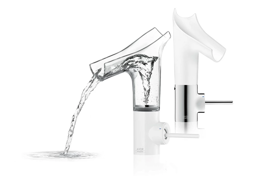 המראה השקוף כובש גם את תחום הברזים. ברז עם תושבת זכוכית, בעיצובו של פיליפ סטארק | הנס גרואה.