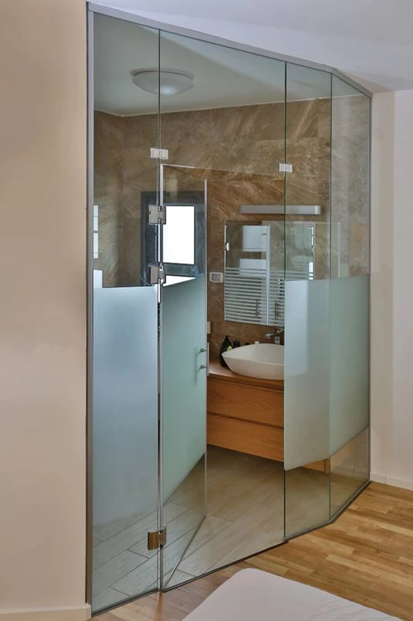 מקלחון יוקרתי מסדרת גלובוס מבית שטרן מקלחונים. מוצע לפי מידות וצריבות, בהתאמה אישית | שטרן מקלחונים.