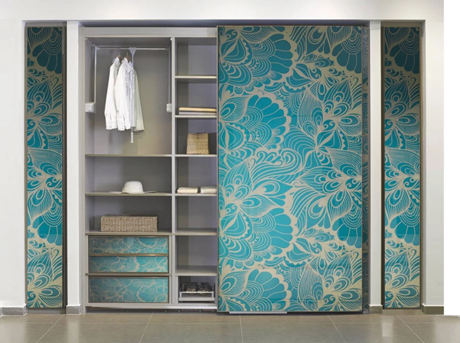 ארון רחף, עם חזיתו בהדפס מלא המשמש גם בחזית המגירות שבתוכו | אידיאל ארונות.