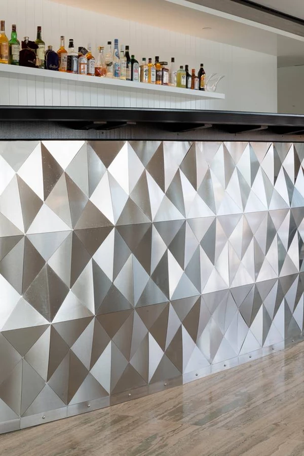 שולחן בר במלון הרודס הרצליה. עוצב לאדר