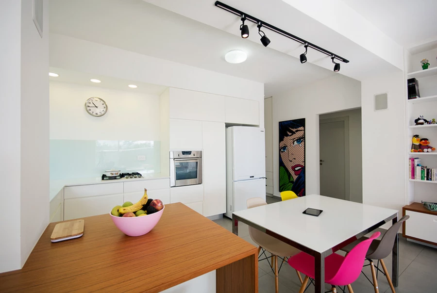 לראות מעבר לקיים