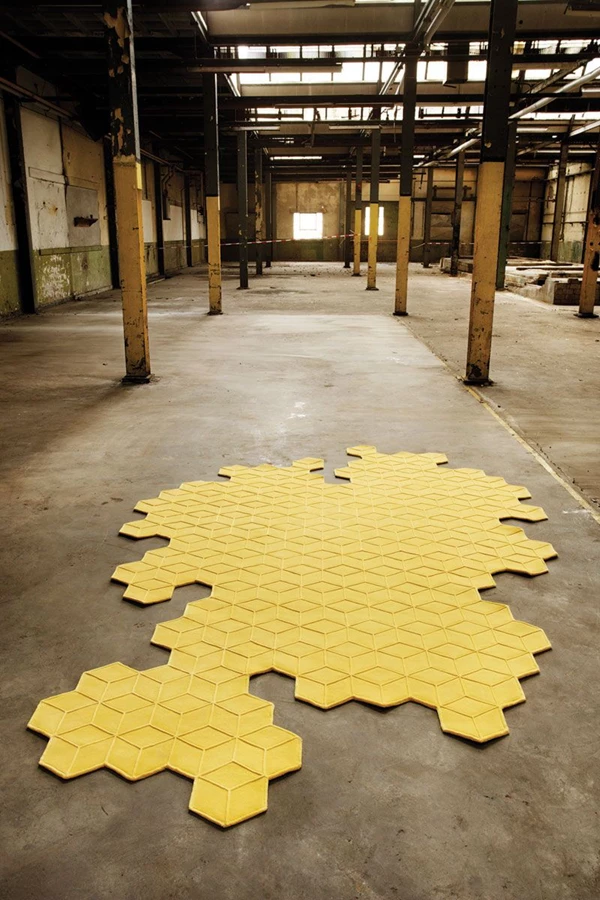 יוצאים מהריבוע עם שטיח בדיגום כוורת | 