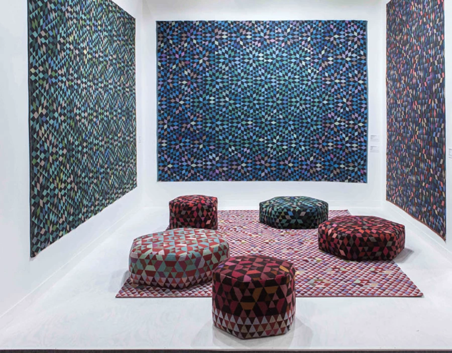 שטיחים מסדרה גיאומטרית בדיגומי משולשים בגוונים שונים | Golran.