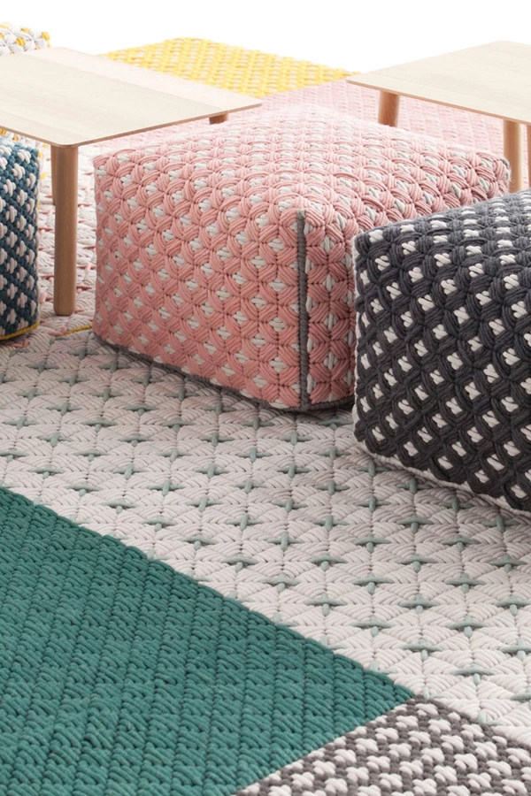 שטיח חוטי צמר בגוונים פסטליים, מסדרת