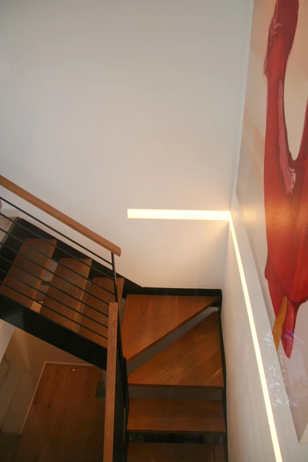 גרם המדרגות: בקירות ש