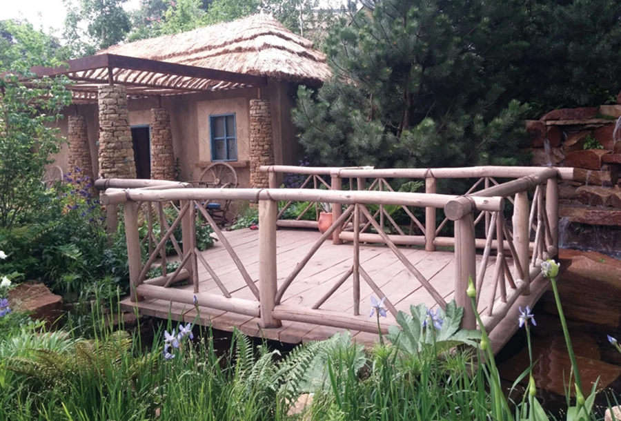 גן בעיצובו של Matthew Keightle, תערוכת פרחים צ