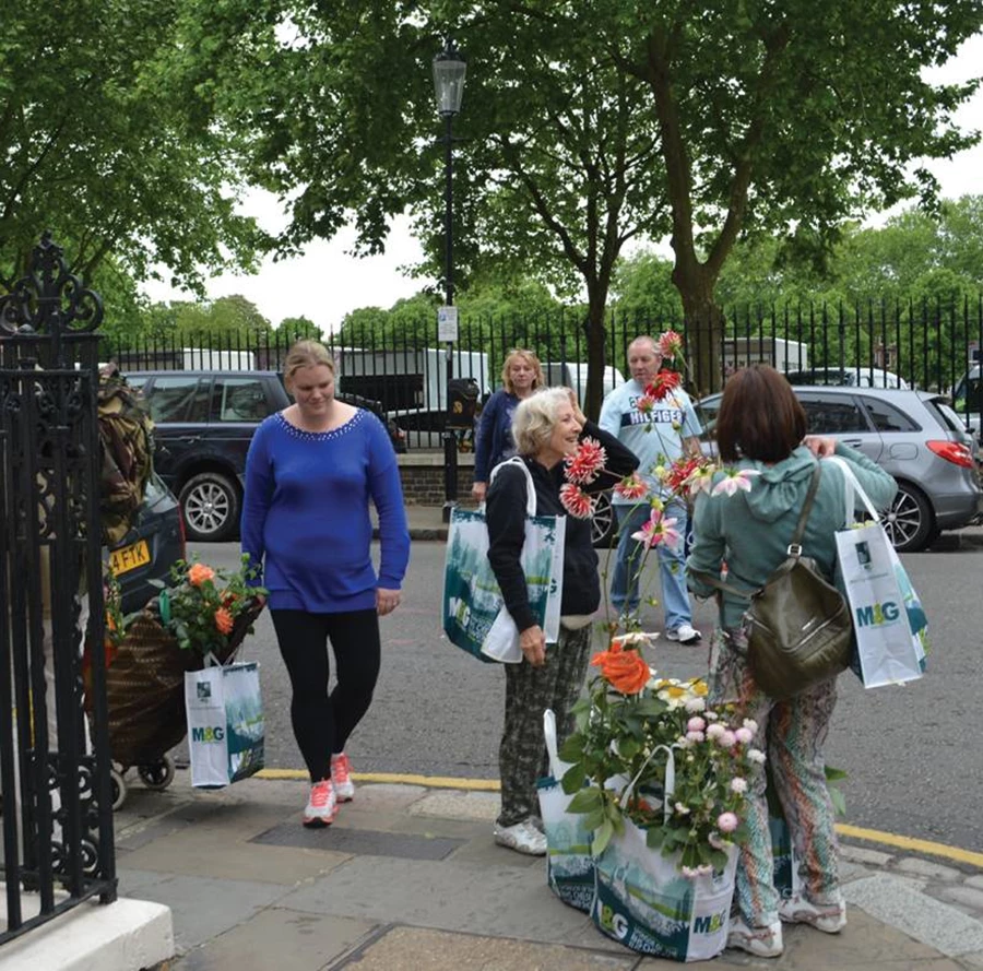 אף אחד לא יוצא בידיים ריקות מתערוכת הפרחים.