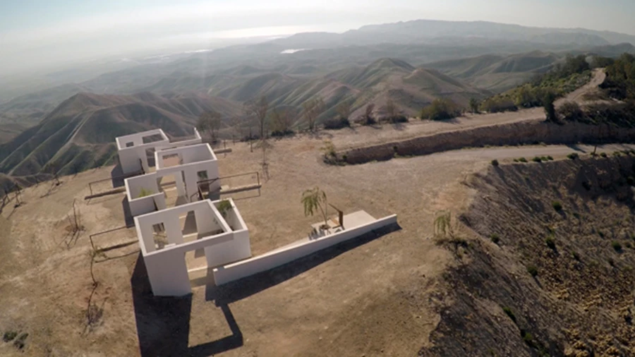 שיטוט פנימי לעבר הצוק המרחף