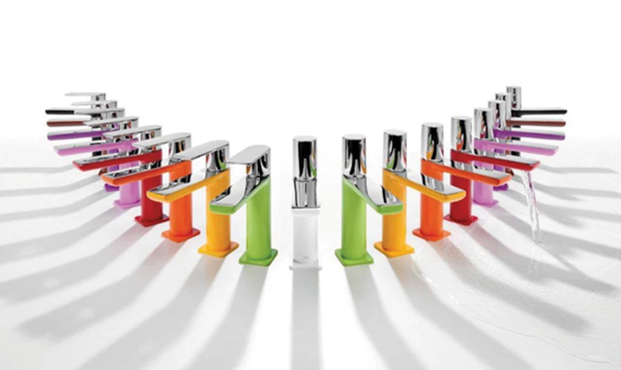 צבע כנקודה חיננית בחדר הרחצה | אחים לוי קרמיקה.