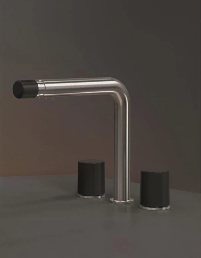 ידיות הפיקוד, עשויות ספוג רכות למגע, מפנות מקום ללחצנים ולמסתובבים מעוצבים אחרים | מודי.