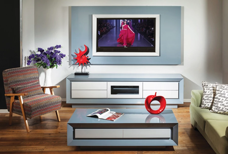 מזנון מעוצב ושולחן קפה תואם, משלימים את המראה המוקפד. א.ש עיצובים