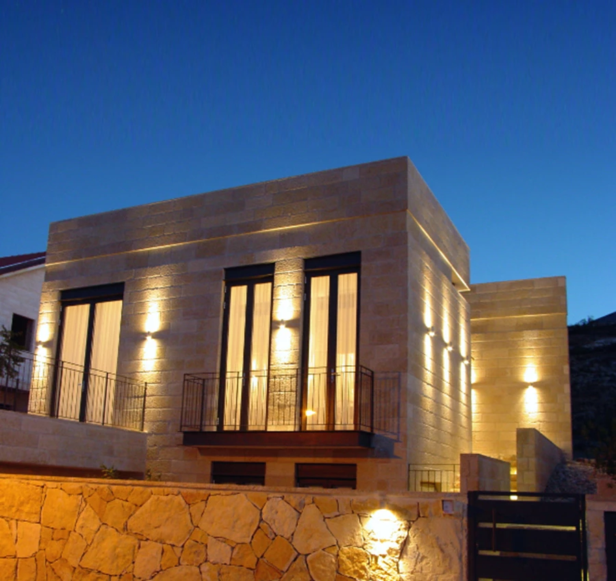 בית פרטי בהרי ירושלים. תרגום מודרני לבניית אבן מסורתית.