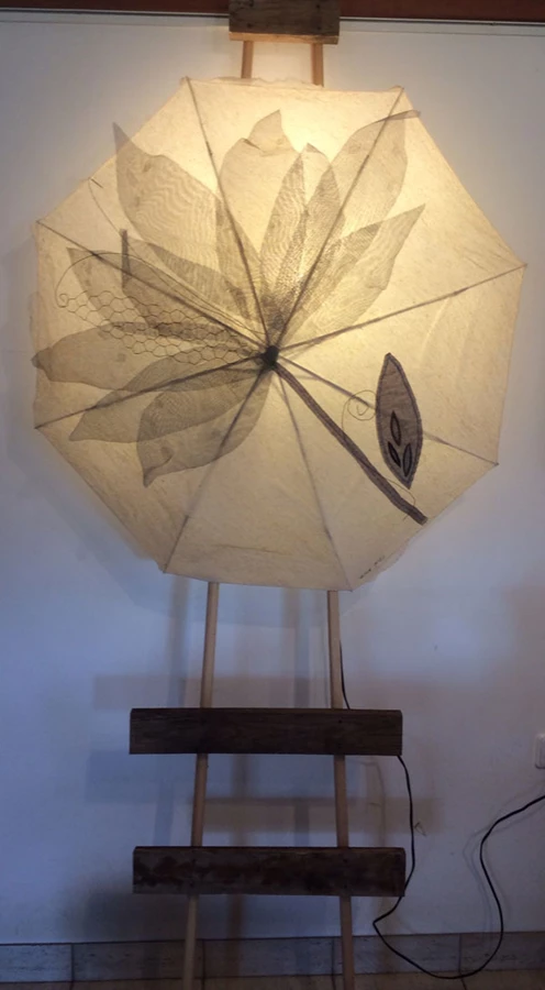 נטע שמש - יוצרת- ומעצבת אהילים בעבודת יד, תוך שימוש בחומרים טבעיים