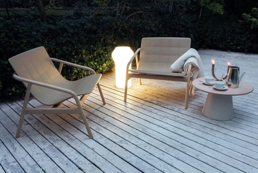 נשב בחוץ, כמה יפה הליל...