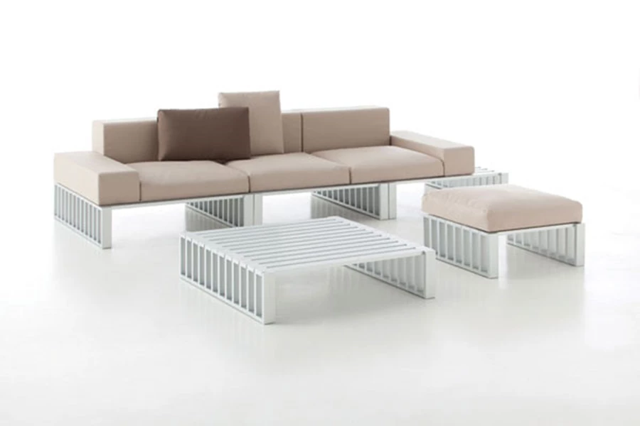 מערכת ישיבה מאלומיניום בעיצוב נקי וישר קווים. Gandia Blasco | הביטאט.