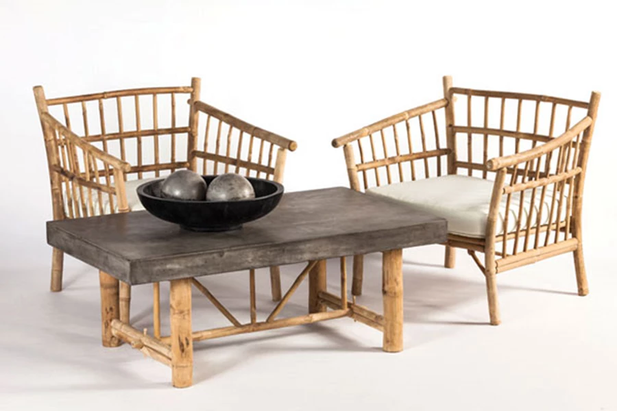 כורסאות במבוק עם ריפוד כריות נוחות, ושולחן במבוק עם משטח בטון | קנה קש.