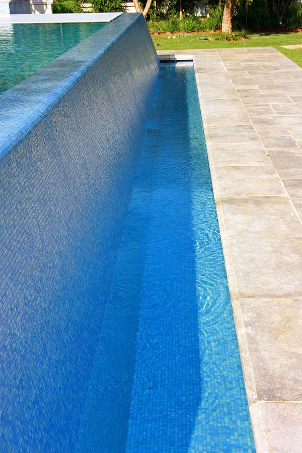 בריכת גלישה | אקוופולקו בריכות שחיה