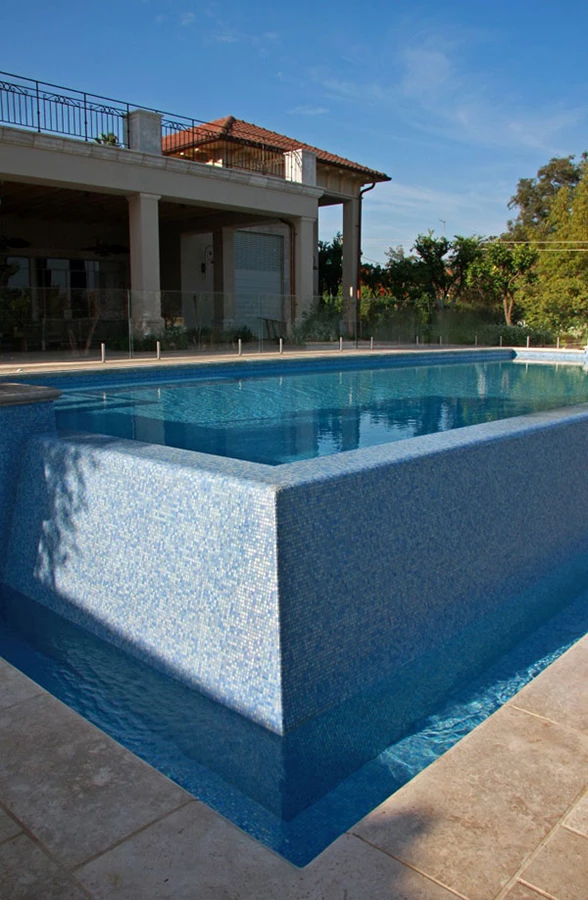 בריכת גלישה | אקוופולקו בריכות שחיה