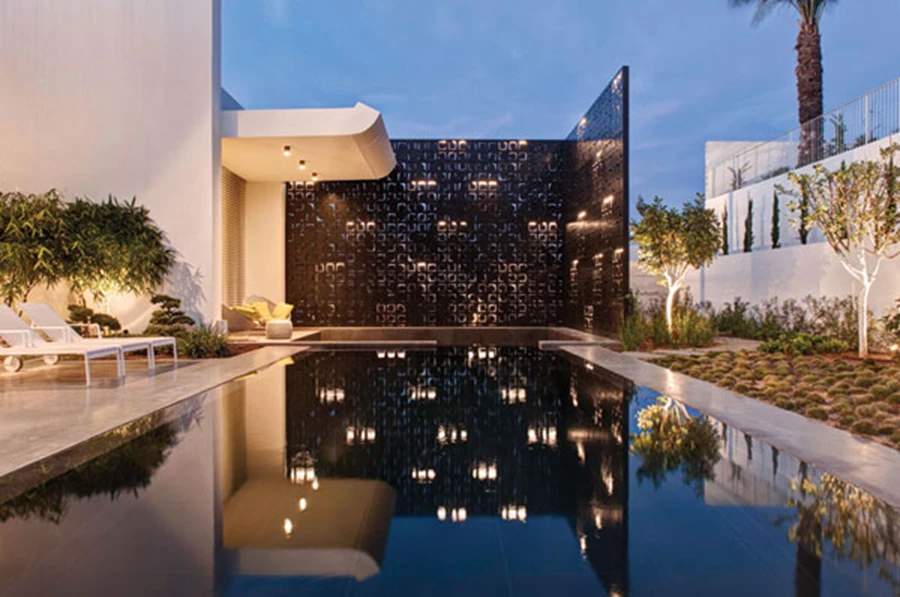 תאורה סמויה המותקנת בתוך המשרביה