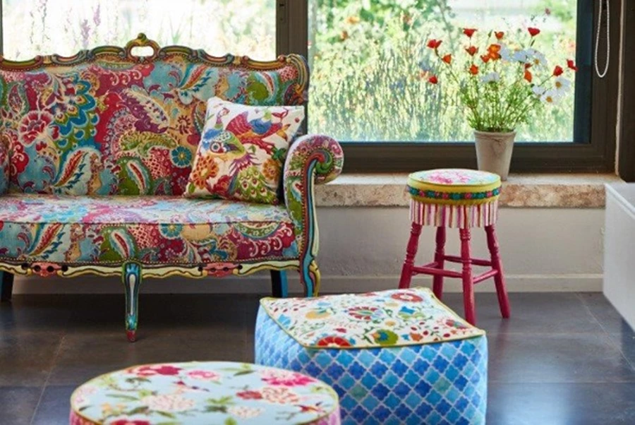 סלון מאובזר בפרטי ריהוט מעוצבים שעברו שיפוץ בסטודיו מון שרי | צילום: שחר תמיר