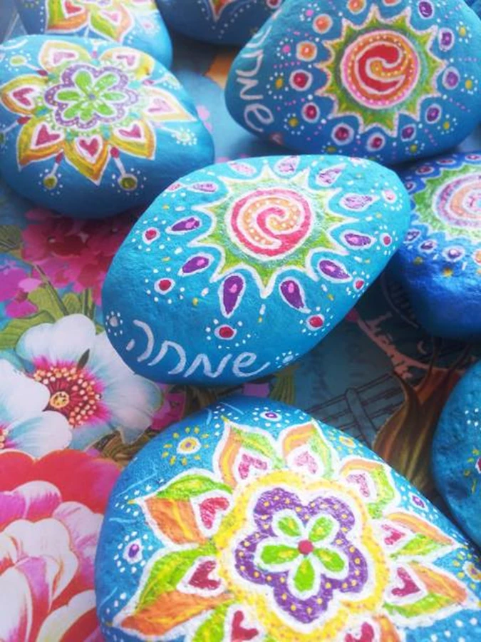 חלוקי נחל מעוטרים-לימור שריקה