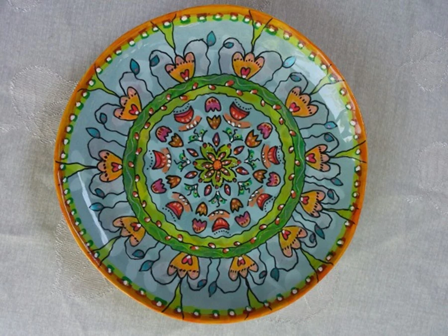 צלחת מעוטרת בצבעי לק ציפורניים מצופה בלכה וניתנת לשימוש יומיומי - טלי פלג