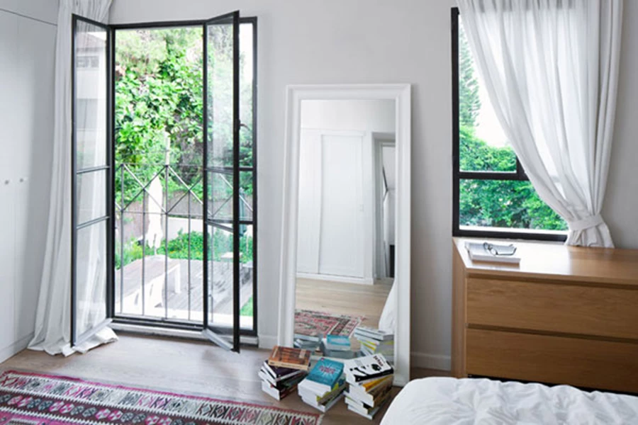 יחידת ההורים בקומה העליונה: ארונות שחודשו ע