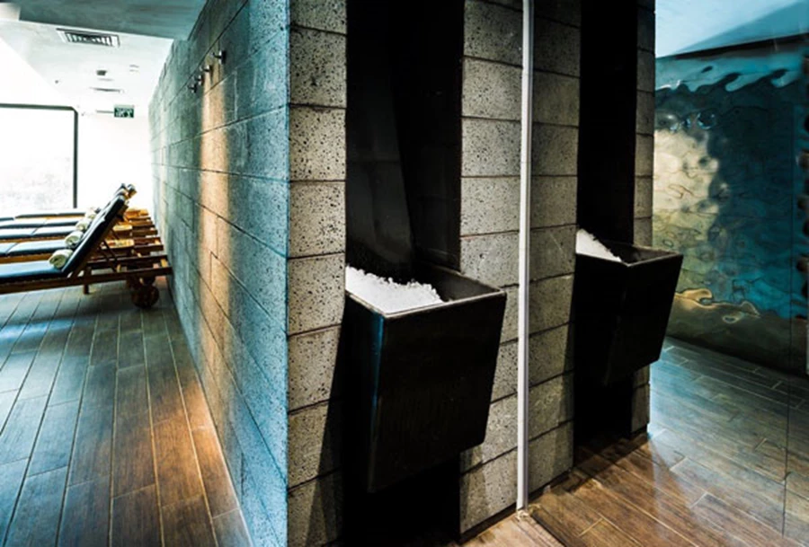 הגושרים- כיורי קרח שתוכננו, עוצבו ויוצרו במיוחד עבור המקום | צלם: איתי אבירם