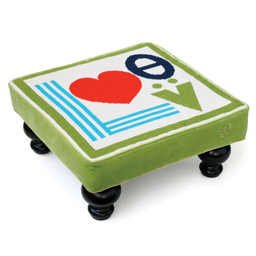 הדום לרגליים בסימן אהבה ושלום.משלב 100% צמר, בעבודת יד, מסגרת קטיפה, רגלי עץ.