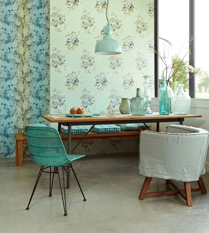 פינה ירוקה עשירה באלמנטים השומרים על הרמוניה, מראה רך ושקט עיצובי. פינה מושלמת לארוחת בוקר. להשיג בגולדשטיין טפטים