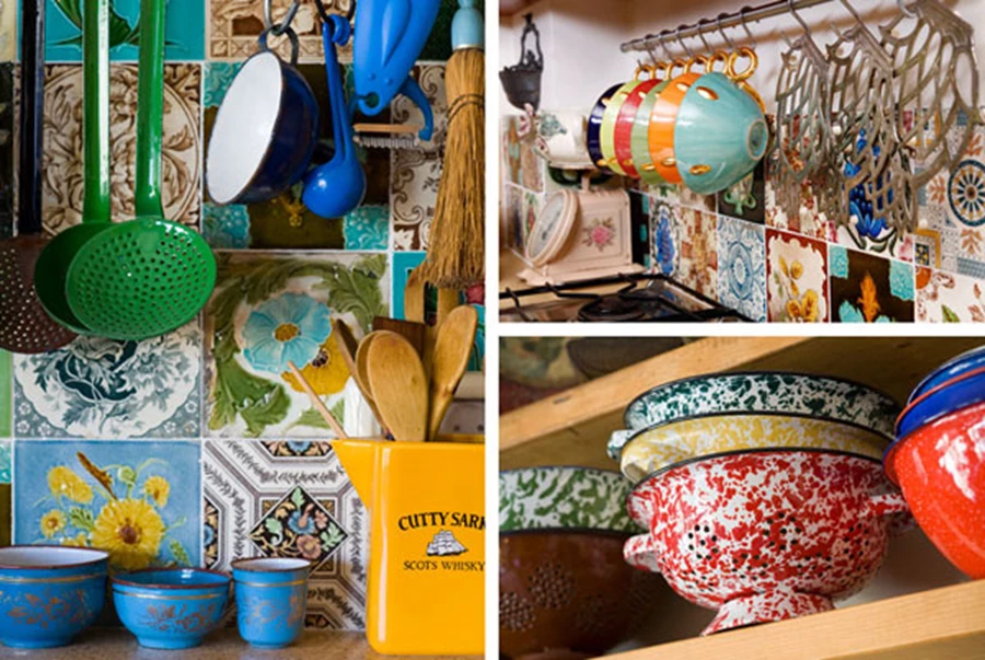 מימין: למעלה- סט כוסות של סמי די על רקע חיפוי מטבח באריחים עתיקים מפירוק, צילום טל מירסקי | למטה- כלי אמייל משמשים כפריט דקורטיבי ומהווים בנוסף, כלי הכנה פרקטיים ביותר | מטבח מחופה באריחים עתיקים מפירוק, עליו תלויים כלי ששת ססגוניים, צילום- יונתן בלום