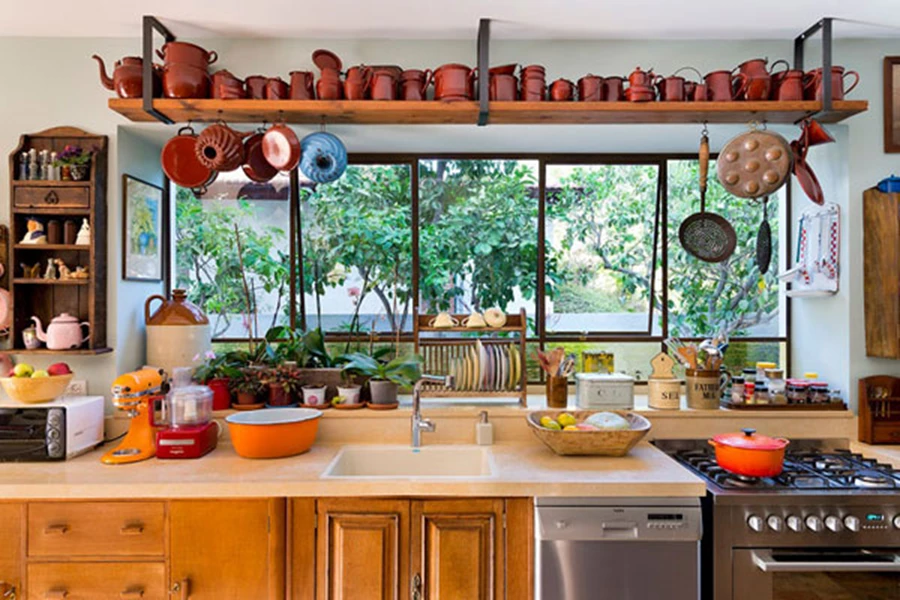 בעלי בית בצפון תל אביב שבחרו להרכיב מטבח מיחידות עתיקות | צילום- יונתן בלום