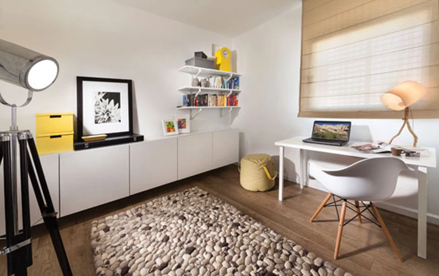 חדר העבודה: עיצוב שנועד ליצור סביבת עבודה נוחה ומסוגננת. פרקט ופנלים: