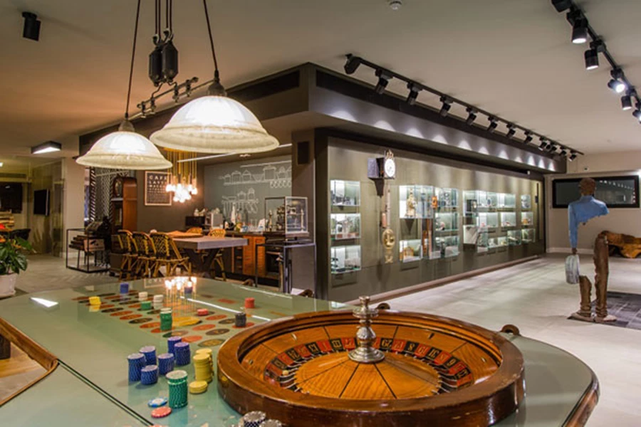 אדריכל מיכאל אזולאי- גלריה שטוייר הרצליה