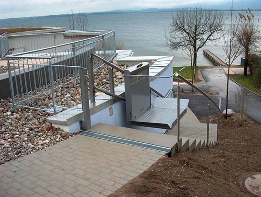 מדרגון משטח המאפשר גישה נוחה מעל לגרם המדרגות- תעמל מזרע