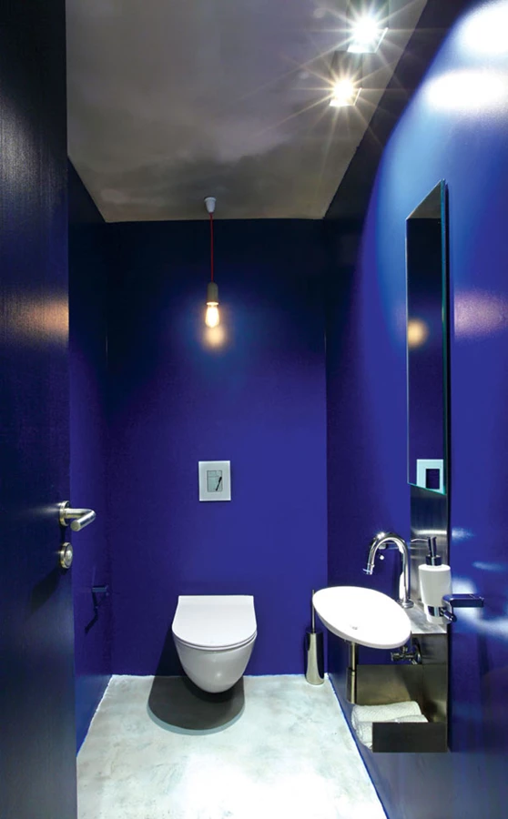 פנים הקובייה: ההפתעה הכחולה נמשכת בתוך חללו