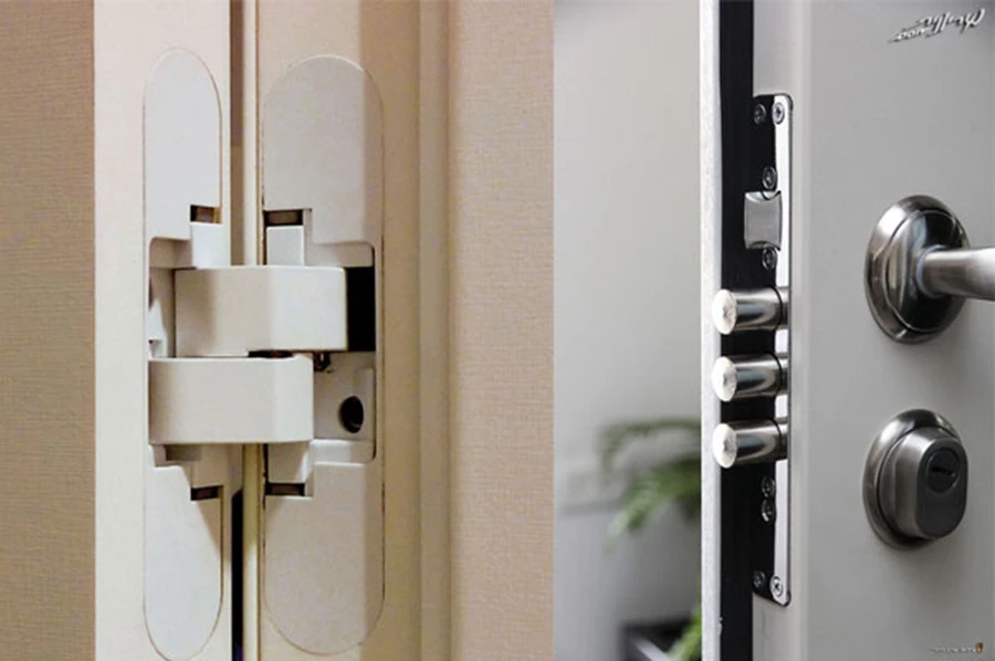 מימין: דלתות מסדרת 