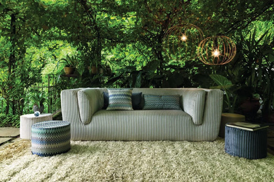 שלל ריפודים צבעוניים ועשירי דיגומים.