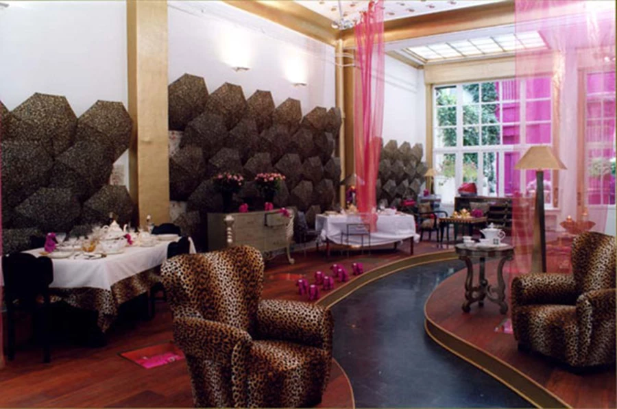 - Les 2 Extrëmes  שני הקטבים של חנות ריהוט וחפצי נוי