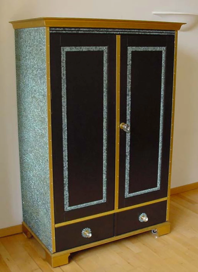 ציפוי מרהיב של גולות שנראה כמו קשקשים של דג