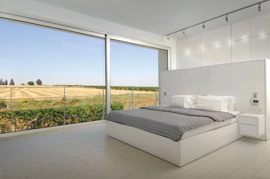 שילוב חלון ענק בחדר השינה- 