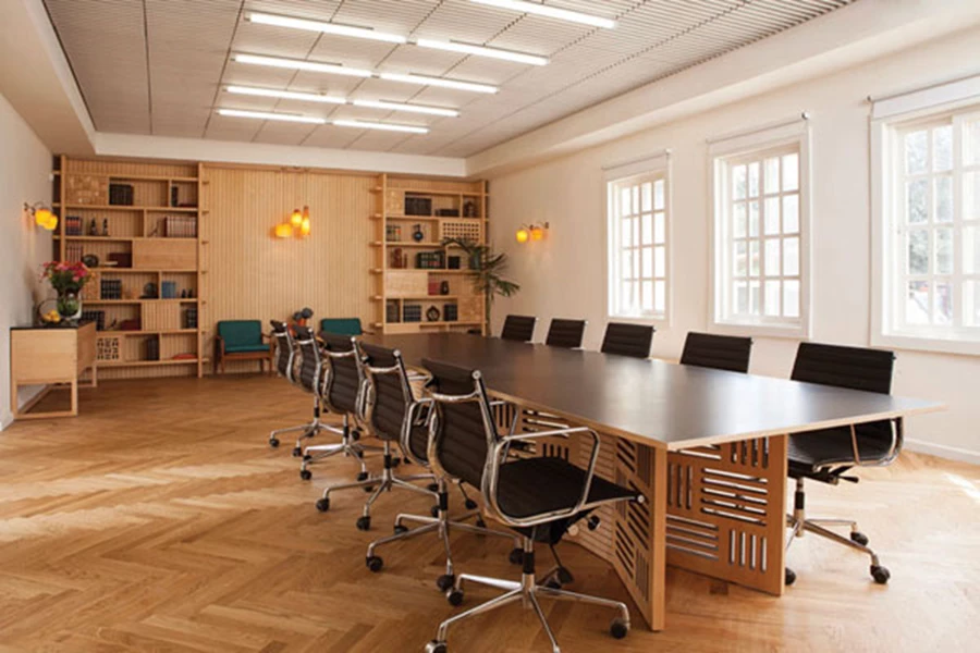 חדר ישיבות במועצת כפר שמריהו | עיצוב: שרית שני חי.