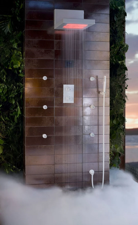 אלוני גוגליאלמי  WATER-THERAPY צילום יחצ חול