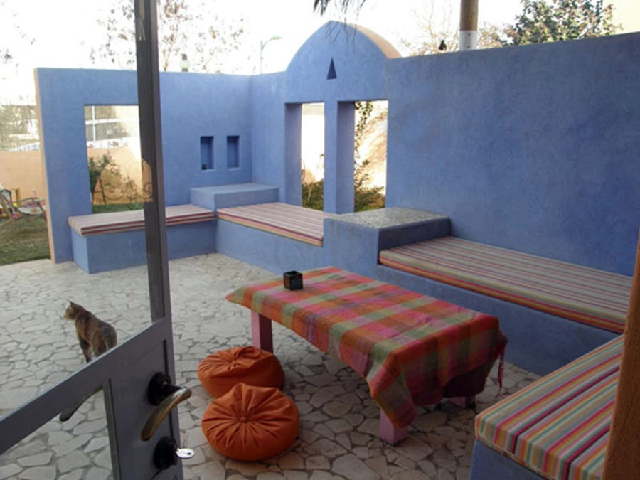 חצר הבית בחוגלה