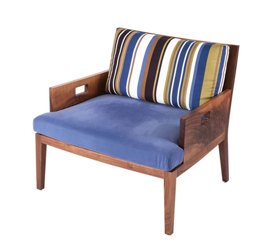 כורסא עשויה מעץ אגוז מלא וריפוד הניתן לבחירה | ארט גלריה לריהוט