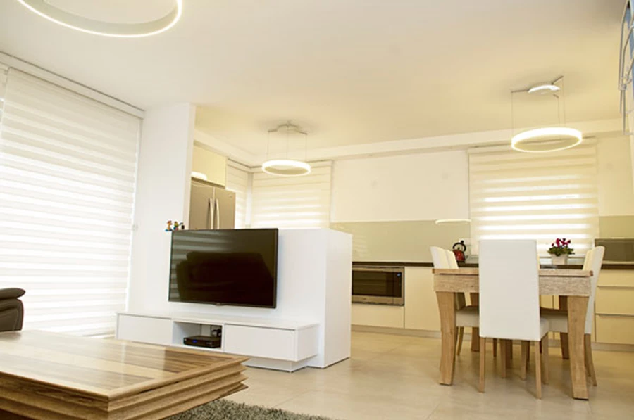 ריצוף באריחים גדולים מתאימה לחללים גדולים ומרווחים.