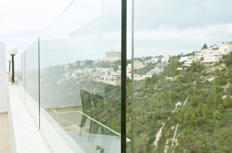 הנוף הנשקף מהדירה על יובלו של נחל אכזב המתפתל מרמת אשכול בחיפה לים