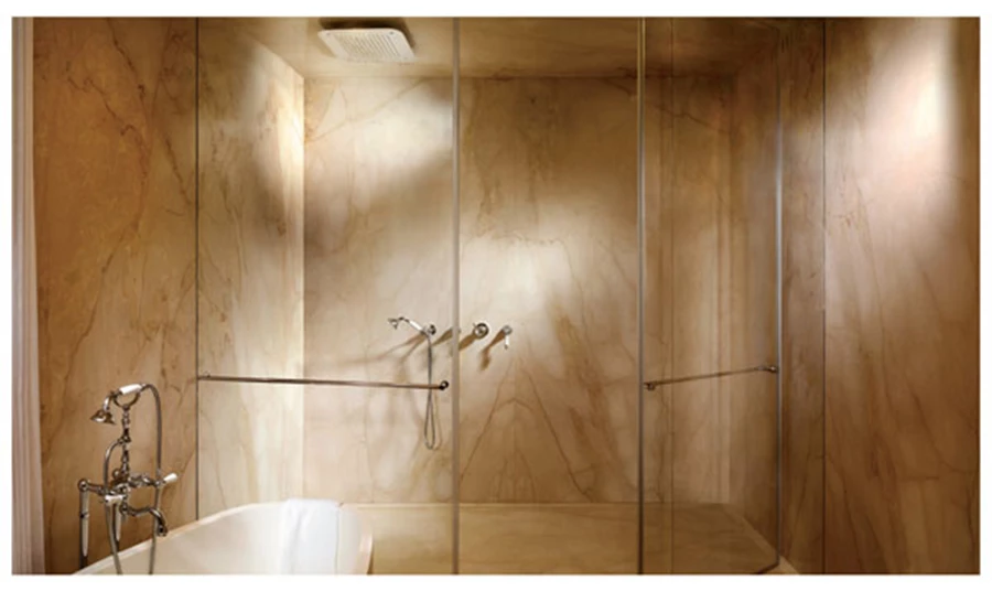 חיפוי חדר אמבטיה בטכניקת BOOK MATCH - חיבור בין גידי האבן - ליצירת מראה אחיד.