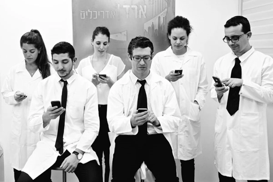 צוות המשרד מימין לשמאל: נתן ליכטר, רעות קטלב, אמיר פלק, נורית נייגר, אביתר רפאל דהן, נעם שוסטר | צילום: שי פרנקו